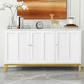 Ein Metallgestell und verstellbare Ablagen an dem Sideboard