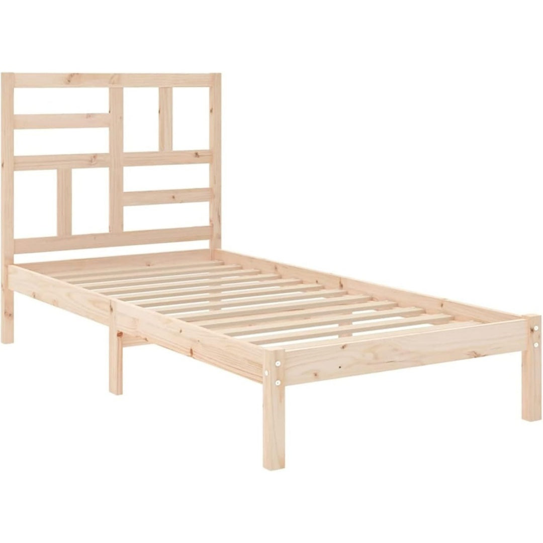 Das Bettgestell misst 90 x 200 cm aus Massivholz