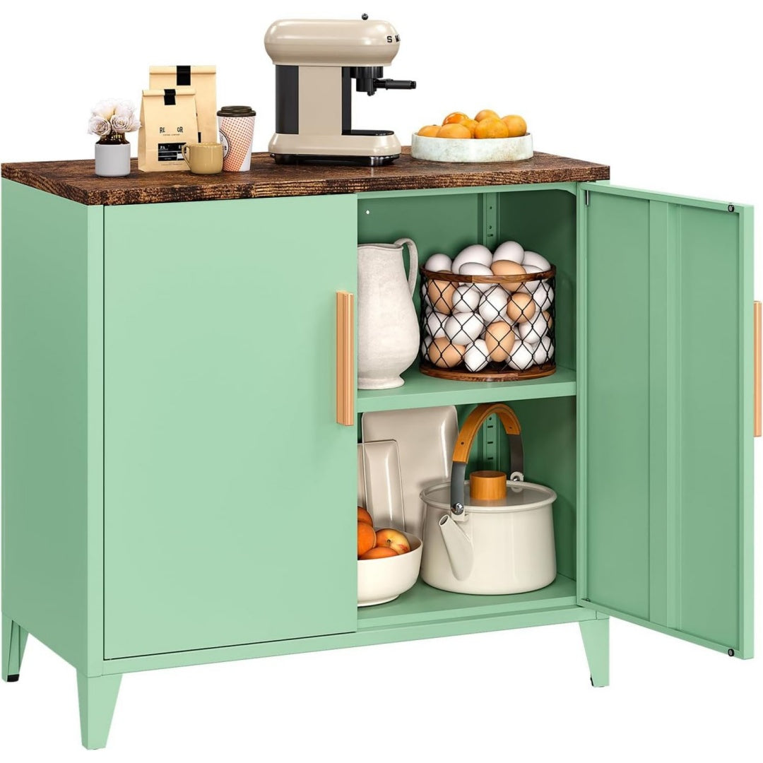Eine Gestaltung in Gruen kennzeichnet das Sideboard